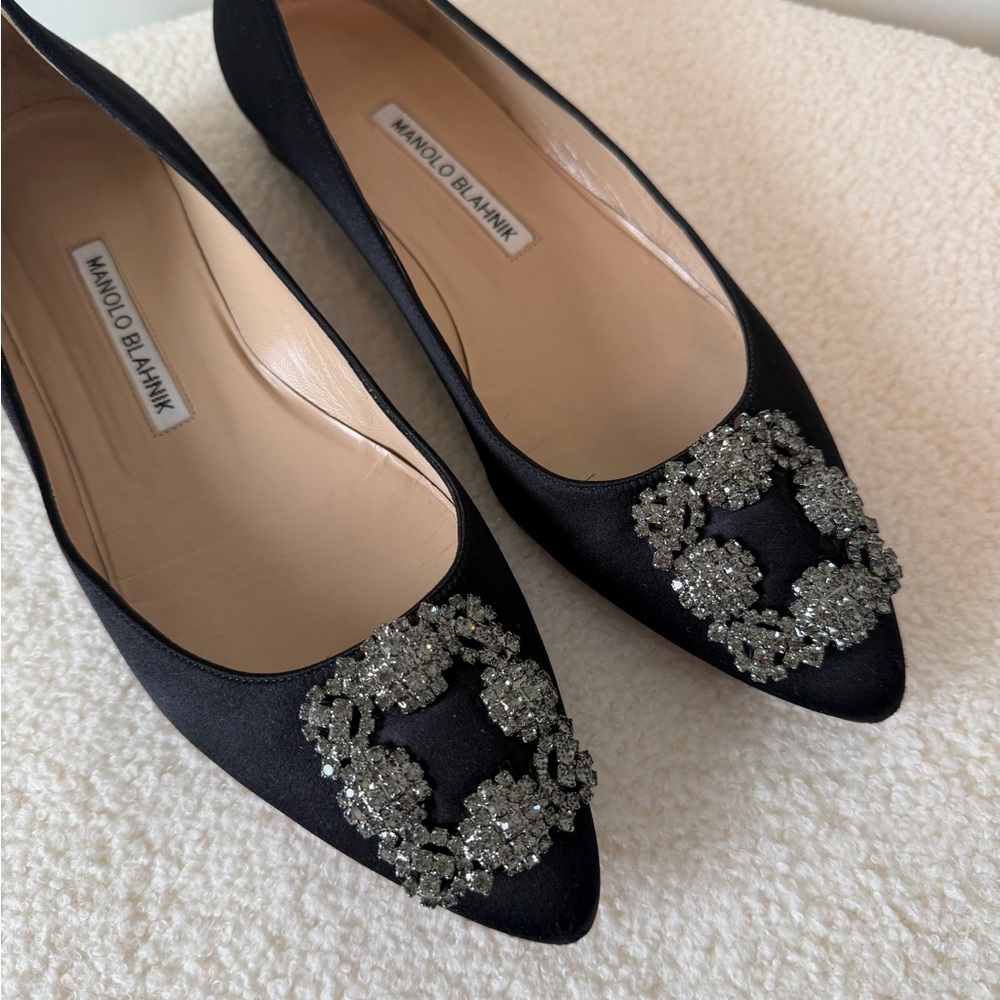 MANOLO BLAHNIK hangisi 38